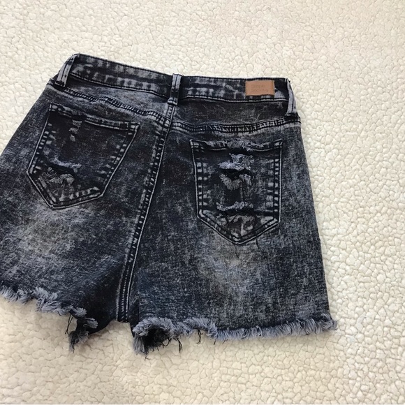 Simple Society Stretch Distressed Denim Black Jean Shorts
0 / 2 XS Extra Small - Picture 9 of 16